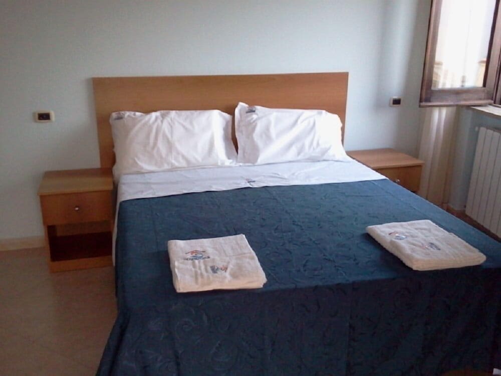 Double Room, 1 Queen Bed, Private Bathroom (Sea)