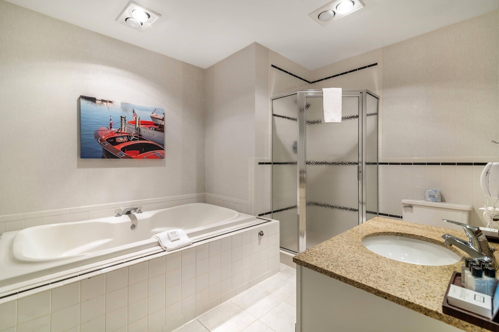 Room, 1 King Bed with Sofa bed, Non Smoking, Jetted Tub photo 3