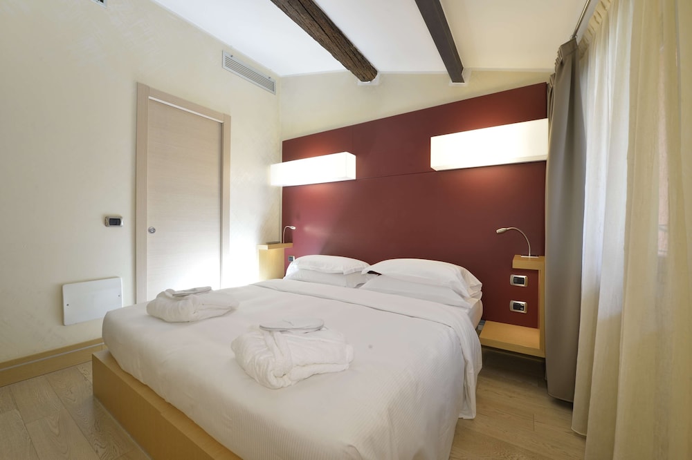 Junior Suite, 1 King Bed (Living Room)