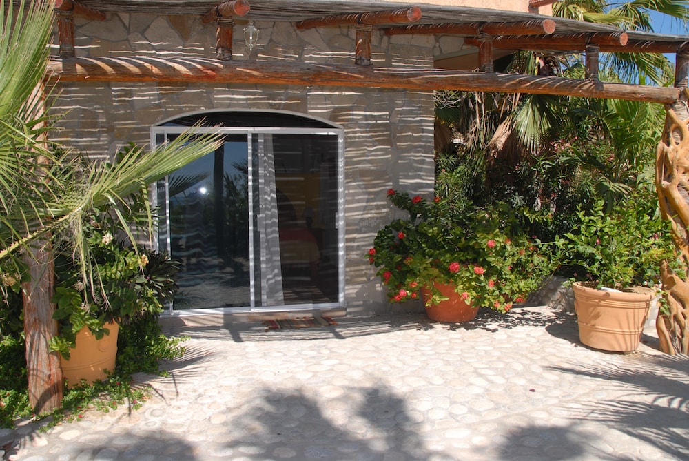 Classic Room, Ocean View, Beachfront photo 2