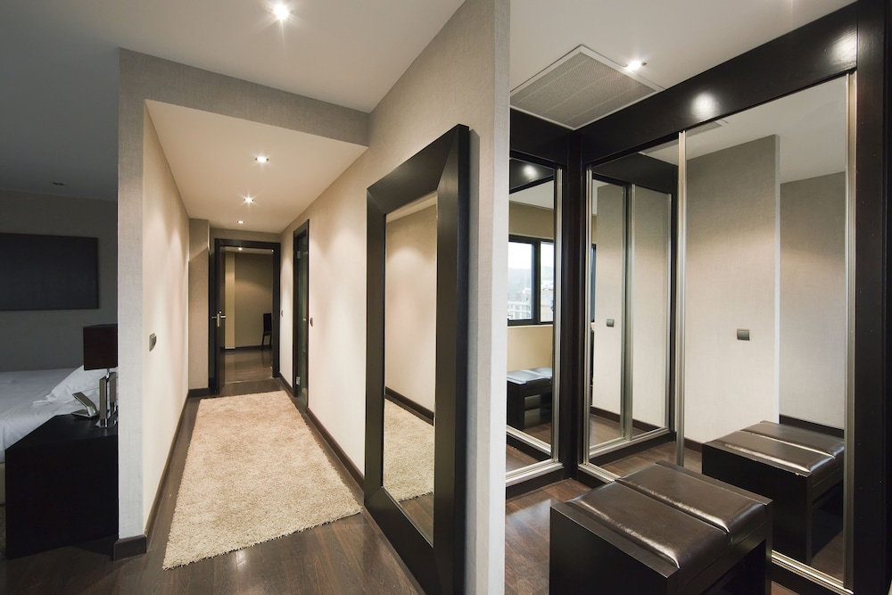 Senior Suites