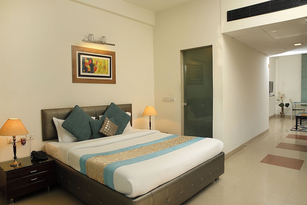Suite Room - Photo 2
