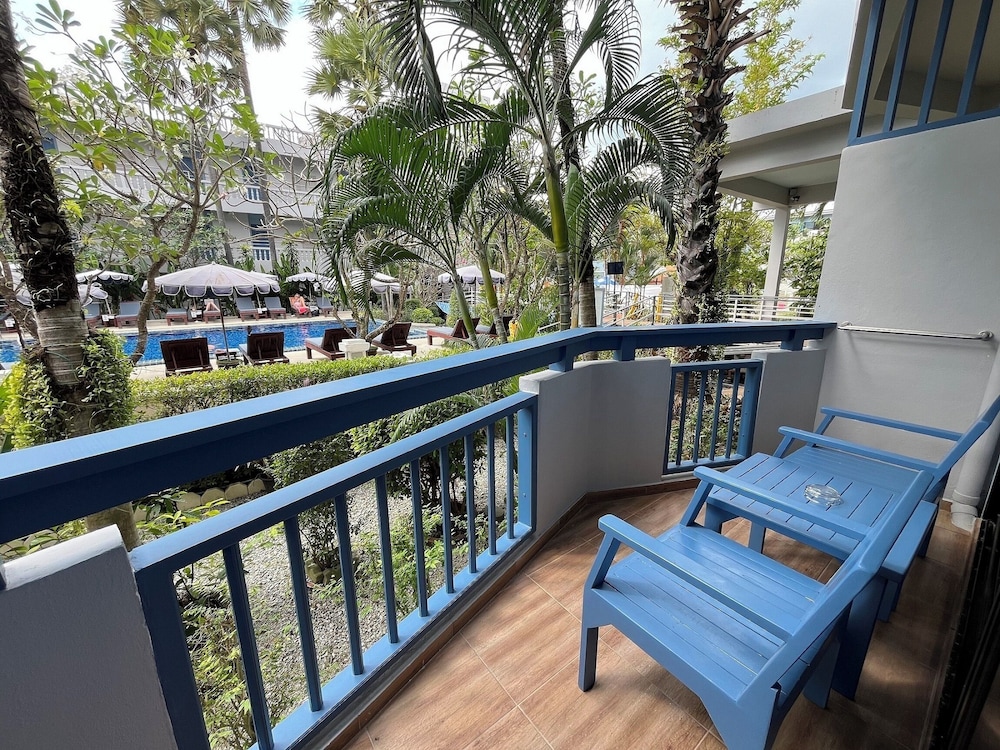 Superior Room, Pool View - Photo 5