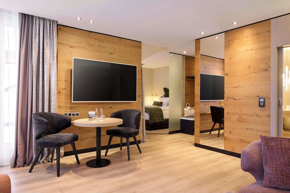 Suite, 1 Double Bed, Jetted Tub, Park View photo 1