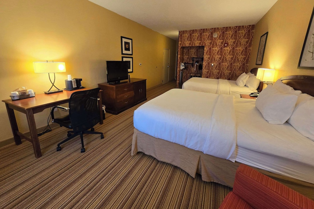 Room, 2 Queen Beds, Accessible, Non Smoking - Photo 5