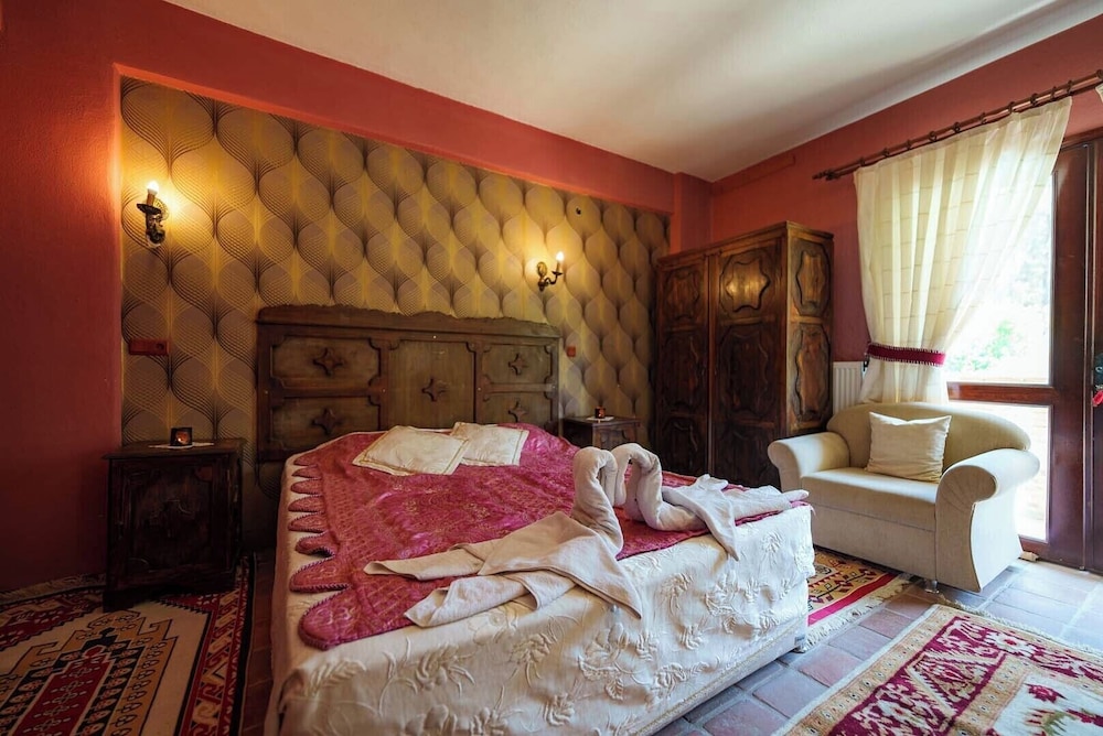 Luxury Studio Suite, Mountain View - Photo 5