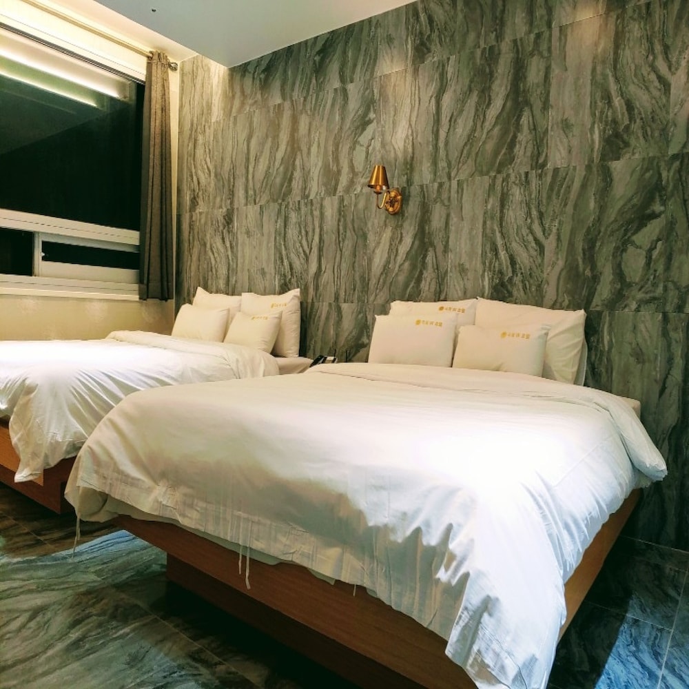 Deluxe Suite photo 2