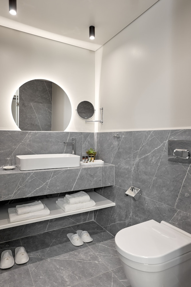 Premium Double Room - Photo 9
