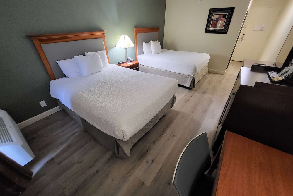 Deluxe Room, 2 Queen Beds - Photo 3