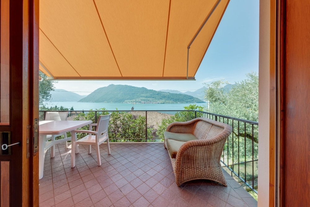 Villa photo 2
