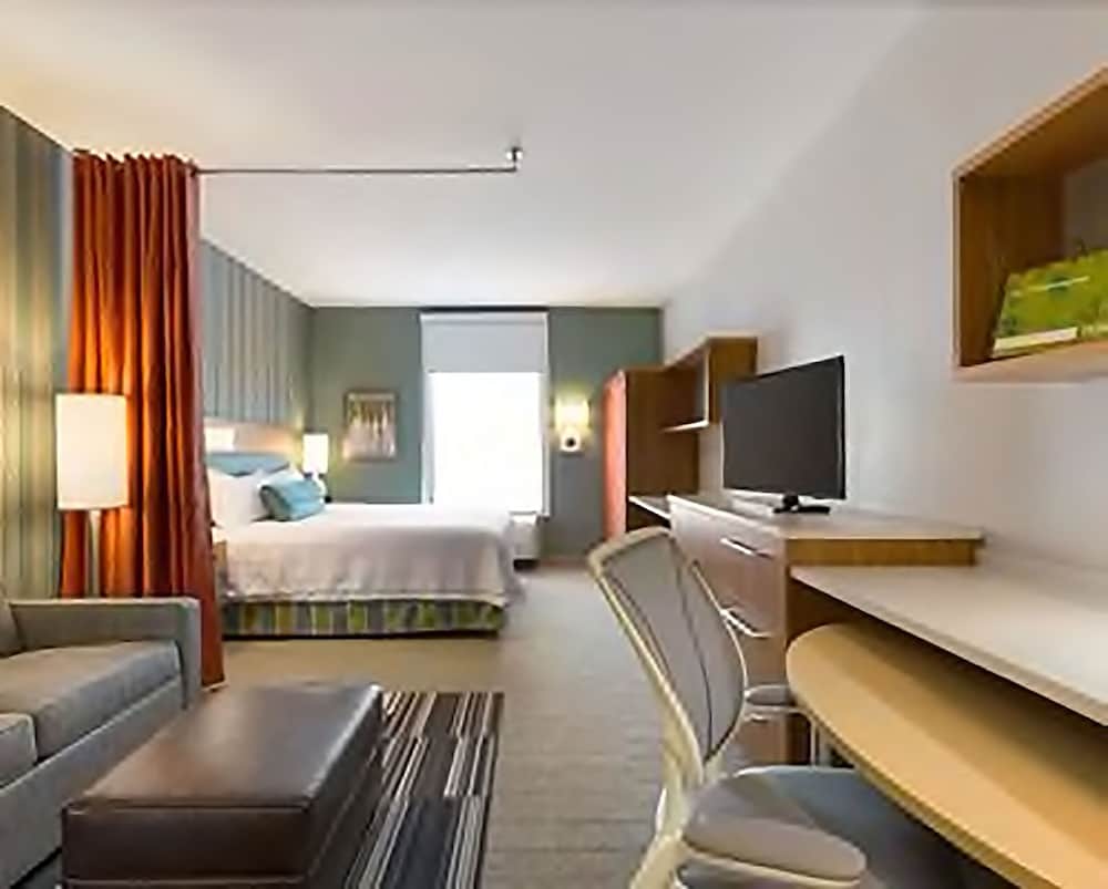 Studio, 1 Queen Bed, Accessible, Bathtub (Mobility & Hearing)