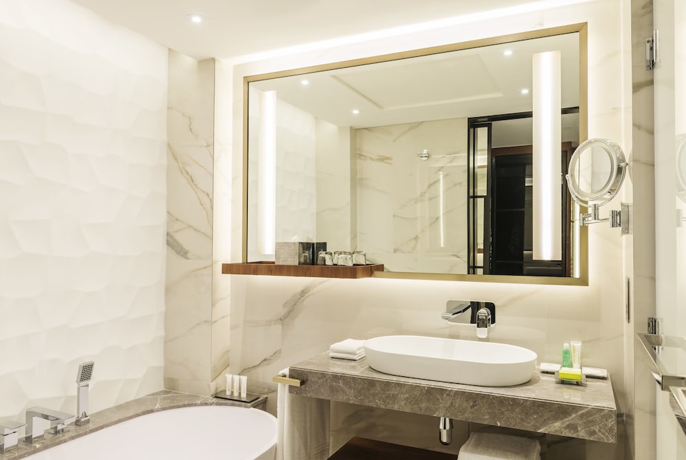 Superior Room, 1 Queen Bed, Pool View (Pool Access) - Photo 6