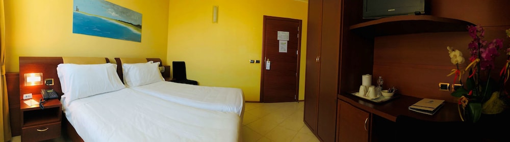 Superior Room, 2 Twin Beds, Non Smoking, Sea View - Photo 12