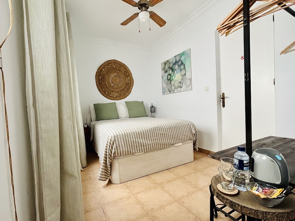 Classic Double Room, Private Bathroom, City View (Habitación 6) photo 3