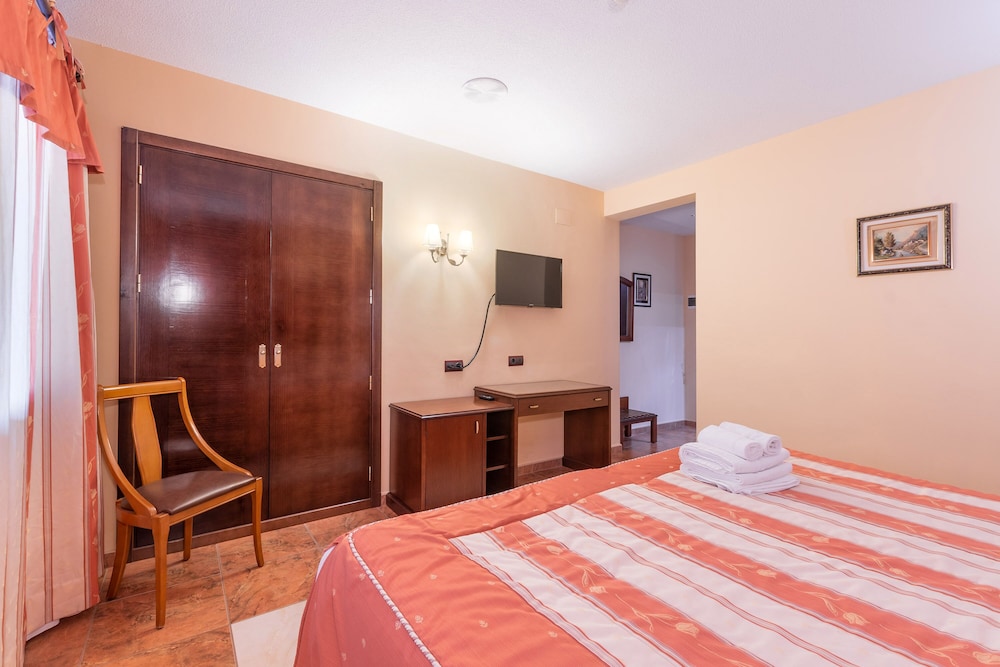 Standard Double Room Single Use photo 3
