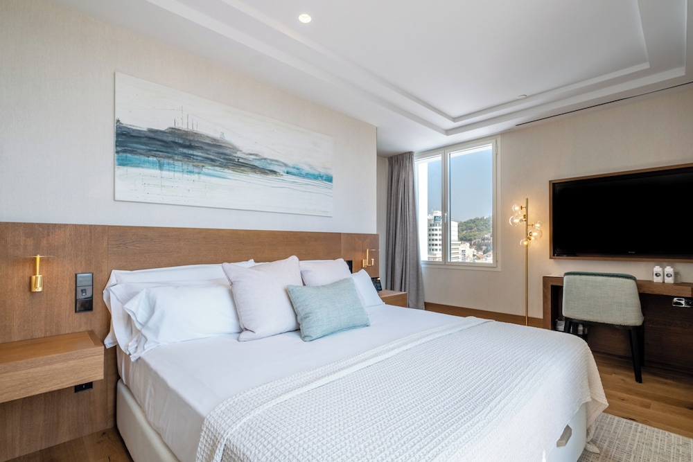 Double or Twin Room, City View thumbnail 5