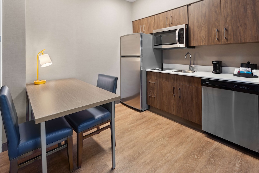 Suite, 2 Queen Beds, Non Smoking, Kitchen - Photo 3