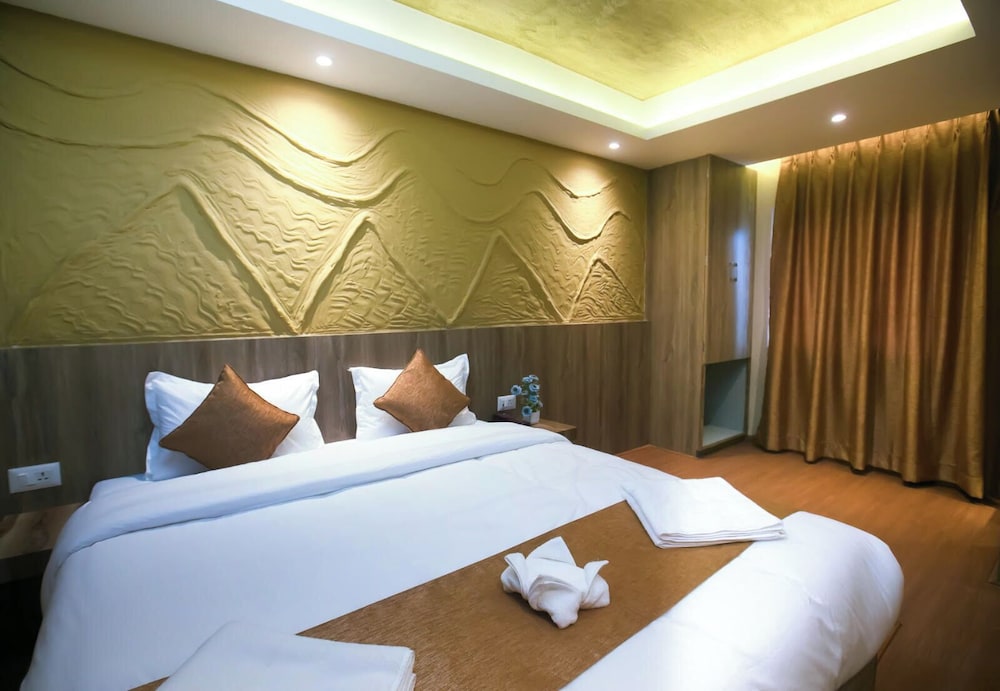 Deluxe Double Room, 1 Queen Bed, City View photo 3