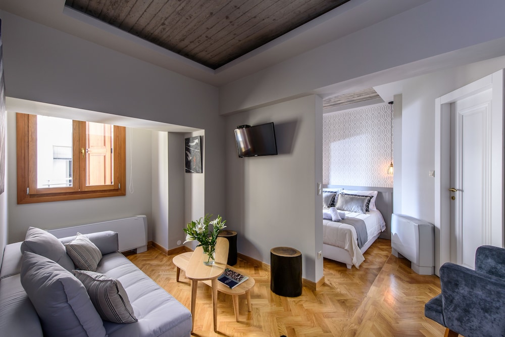 Junior Suite, 1 Bedroom, Balcony (B2) photo 2