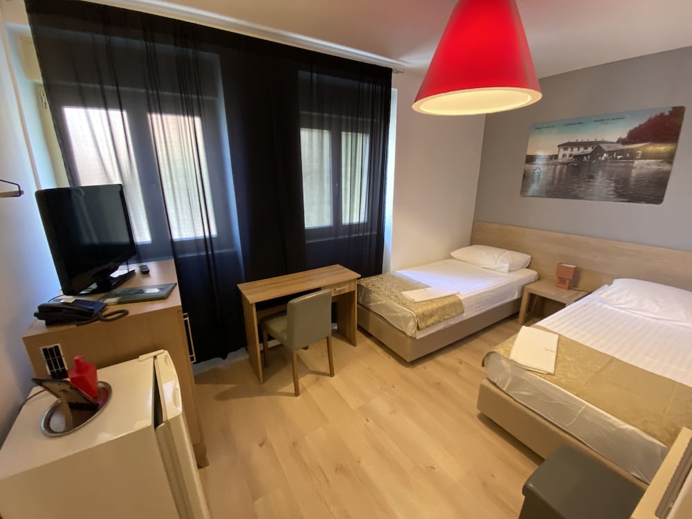Superior Double or Twin Room - Photo 8