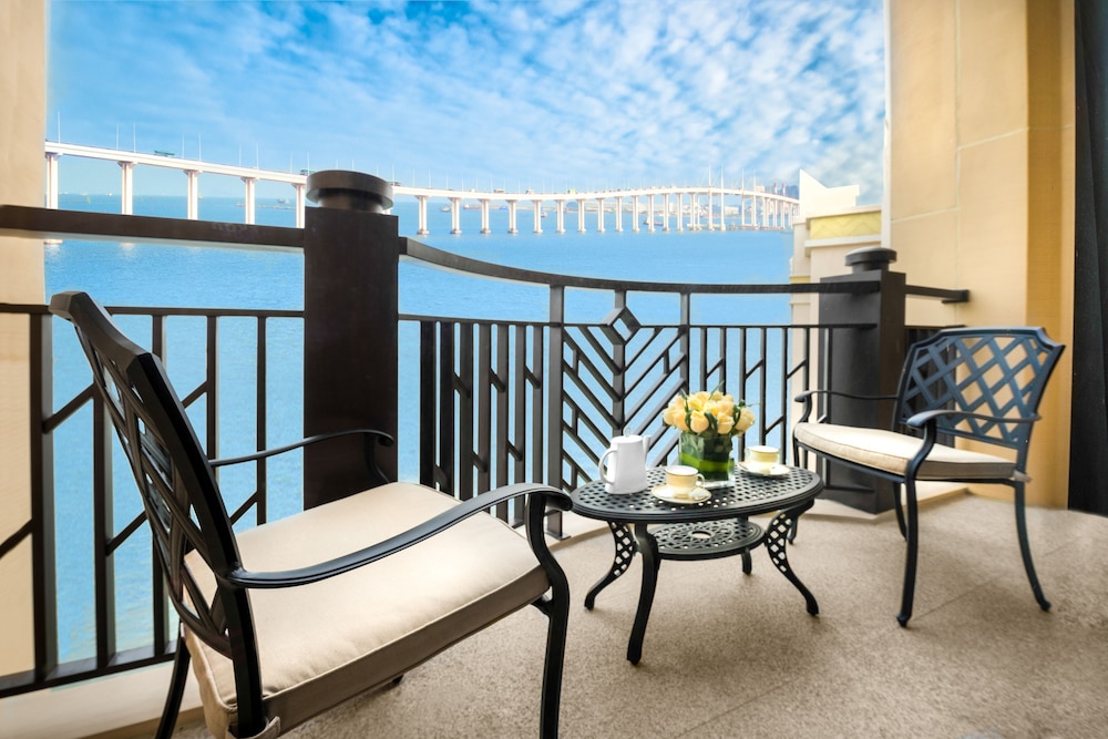 One Bedroom Suite with Sea View, Balcony - Photo 3