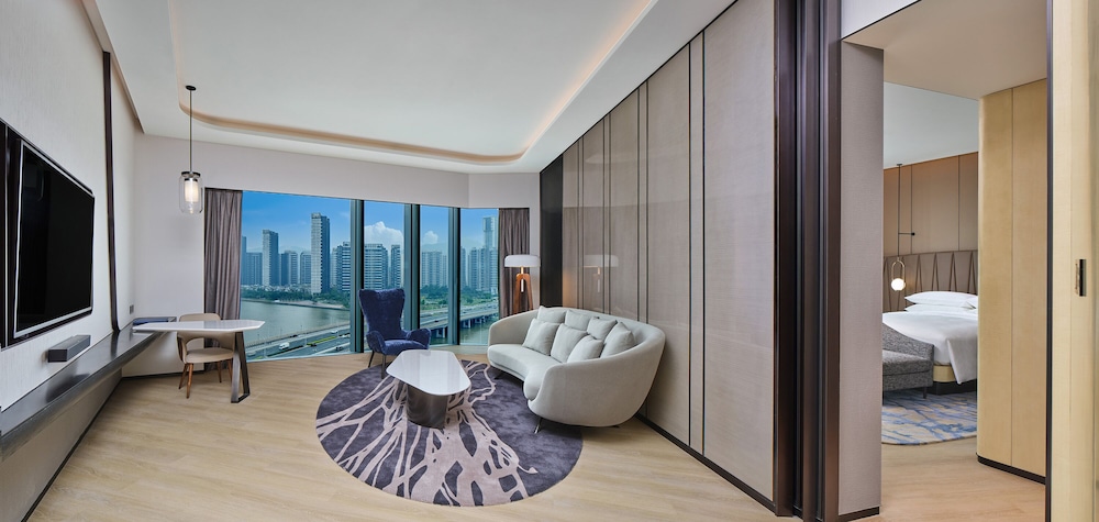 Club Suite, 1 Bedroom - Photo 4