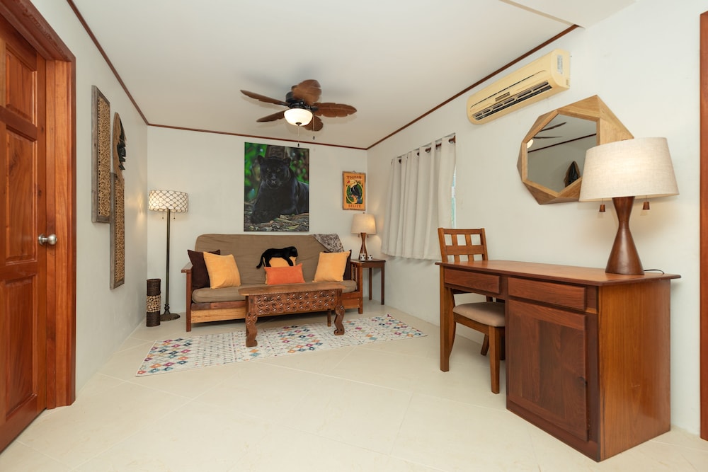 Luxury Suite, 1 King Bed, Pool View, Garden Area: PANTHER PAD photo 1
