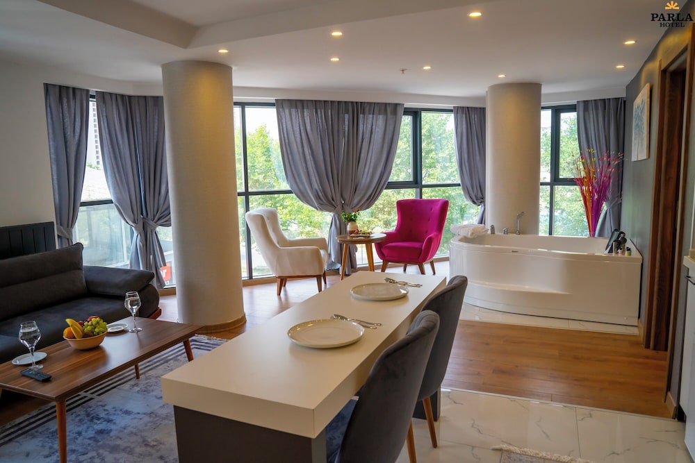 Elite Suite