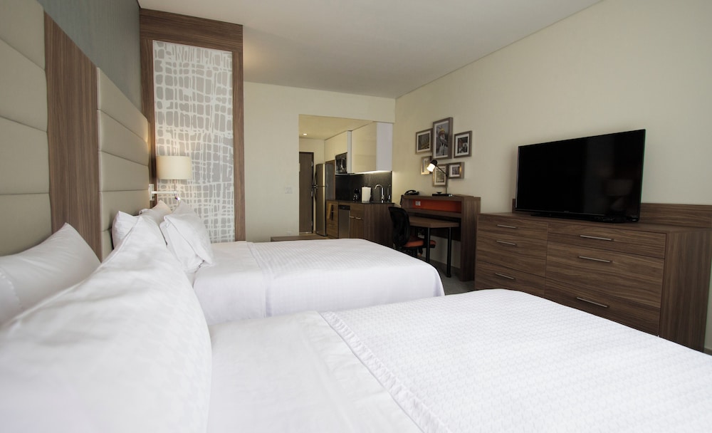 Suite, 2 Double Beds photo 2