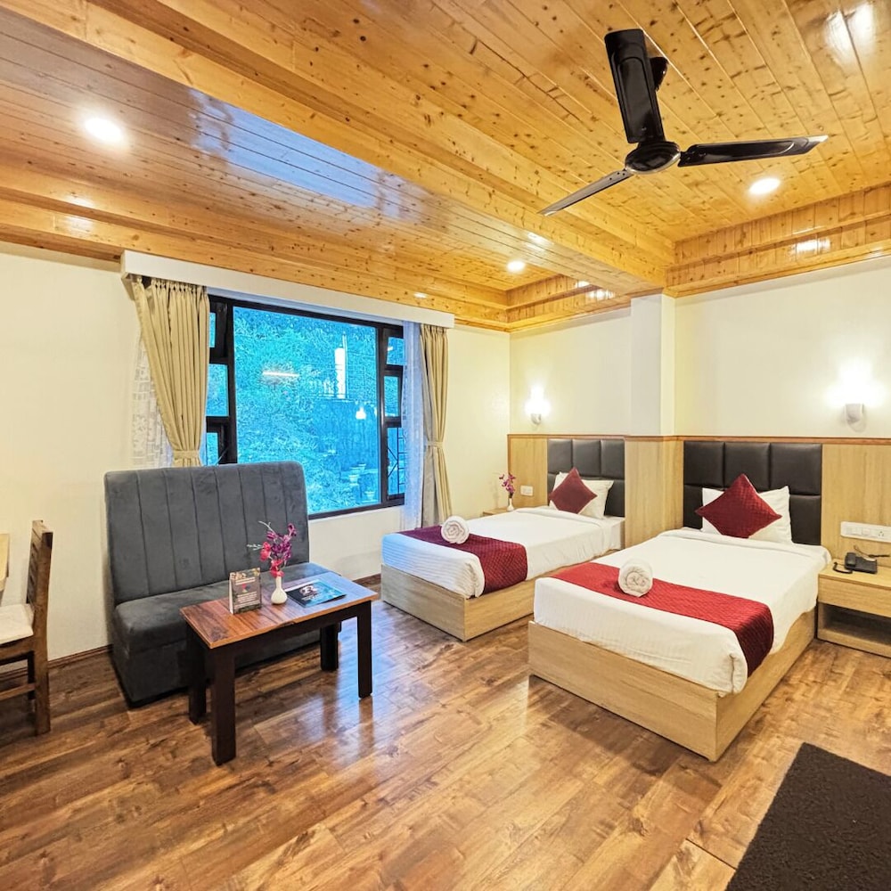 Deluxe Twin Bed Room