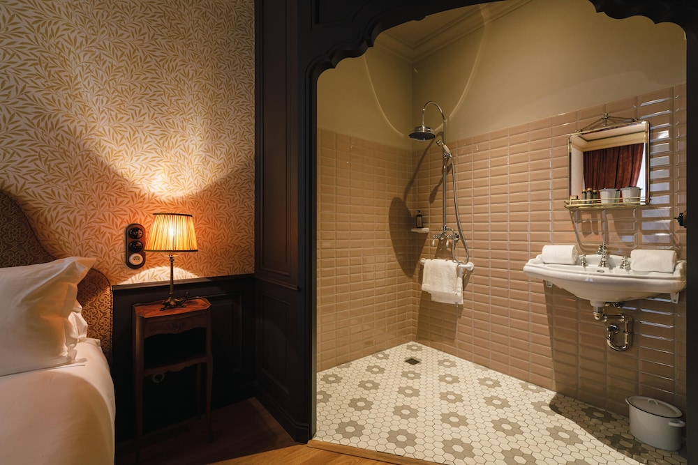 Traditional Double Room, Courtyard View - Photo 8