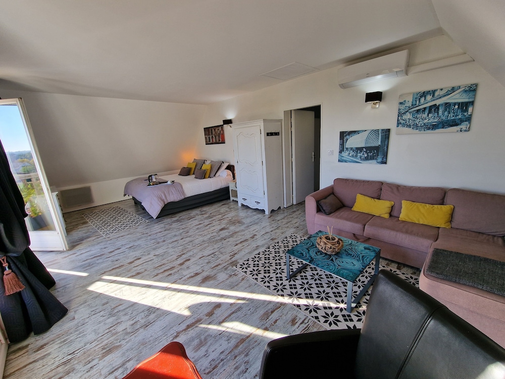 Suite (air conditioning) photo 1