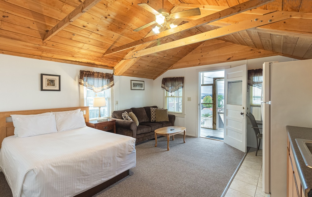 Large Two Room Cottage with Screened in Porch photo 1