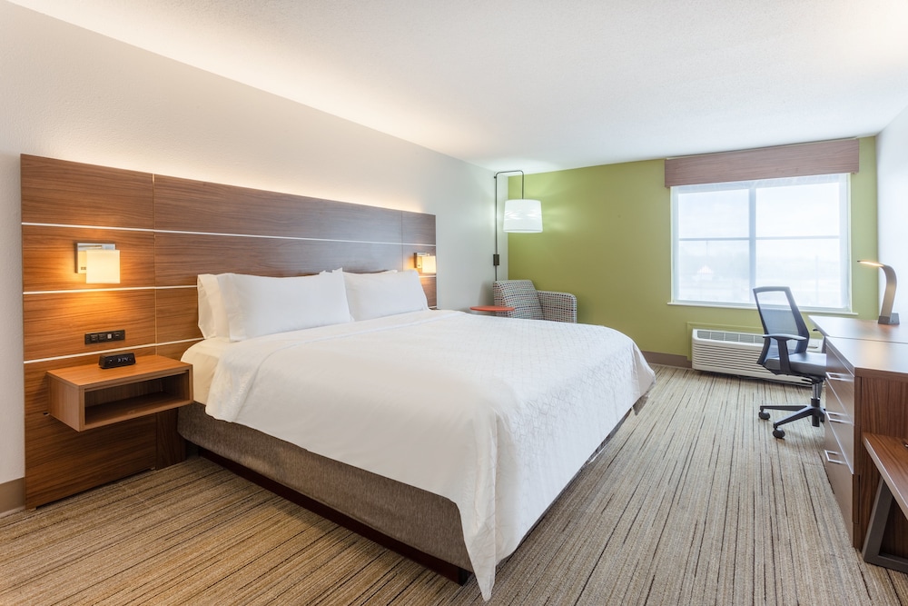 Suite, 1 Queen Bed, Accessible (Mobility Tub) - Photo 2