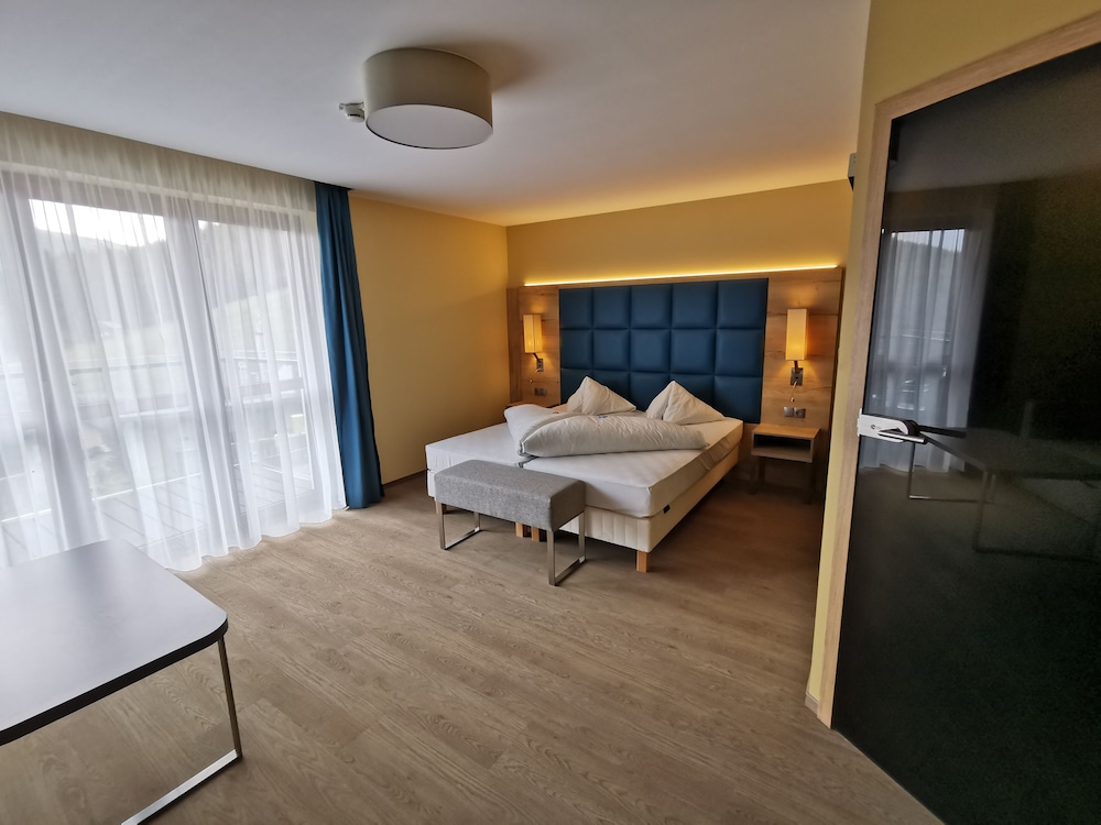 Deluxe Double Or Twin Room, Non Smoking, Mountain View