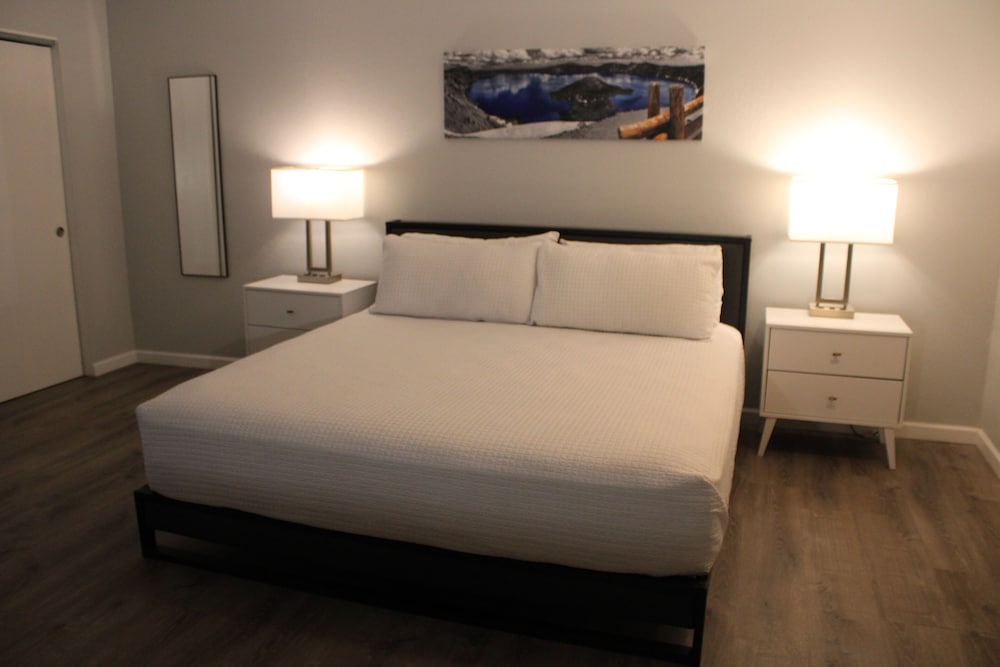 Standard Room, 1 King Bed (King Room) - Photo 1