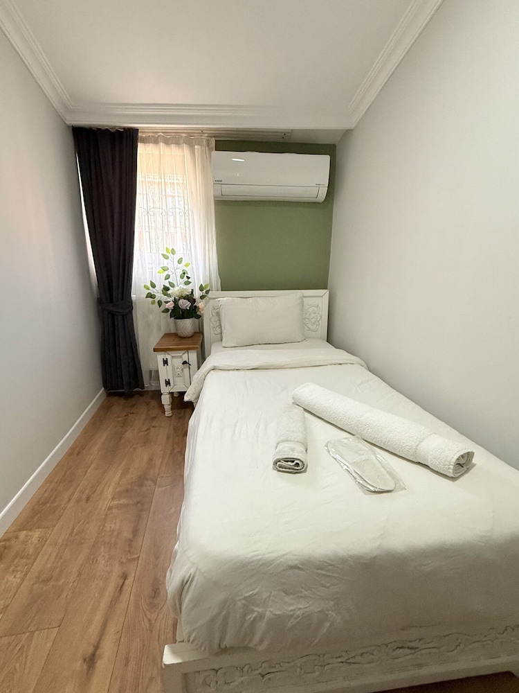 Deluxe Condo, 2 Bedrooms photo 3