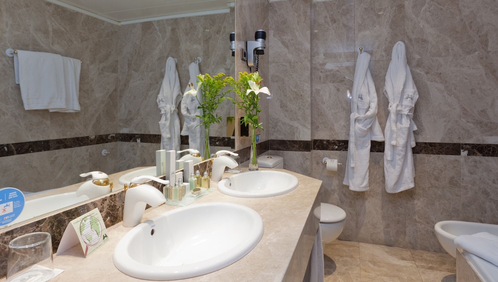 Suite - Photo 6