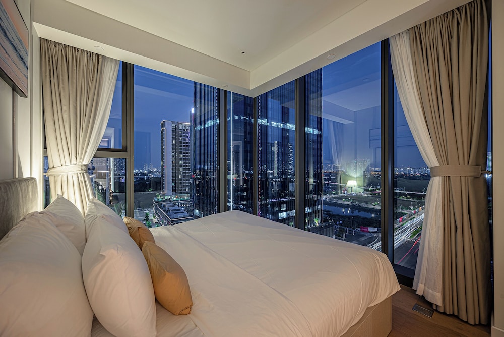 Signature Apartment, 2 Bedrooms, Balcony, Corner