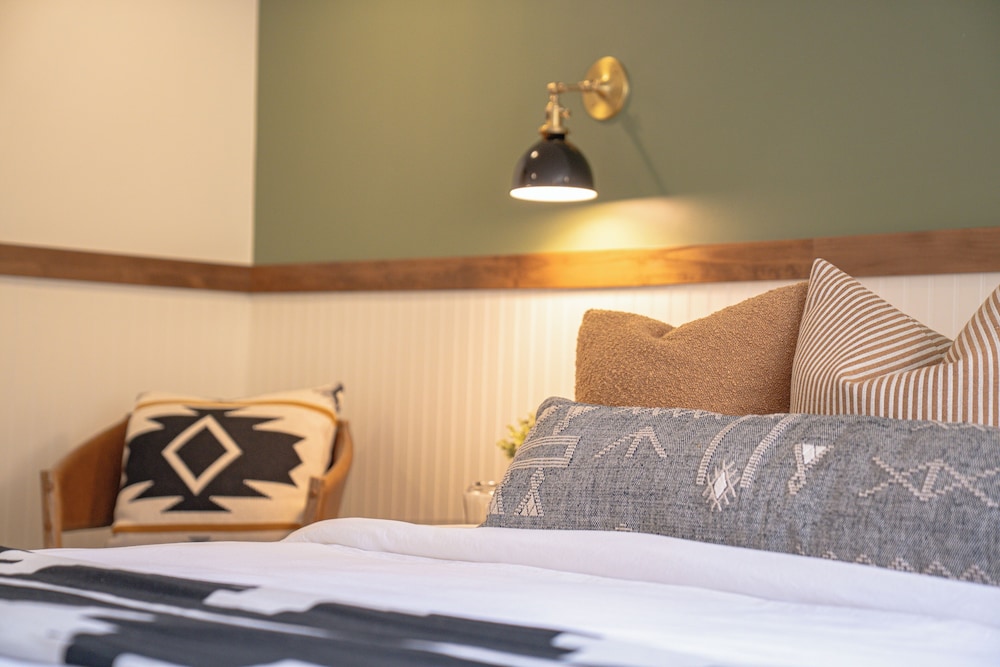 Superior Room, 1 King Bed, Mountain View - Photo 2