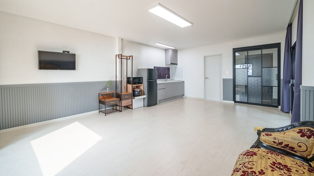 Basic Room, 1 Bedroom (105(Private House/Ocean View/BBQ)) photo 3