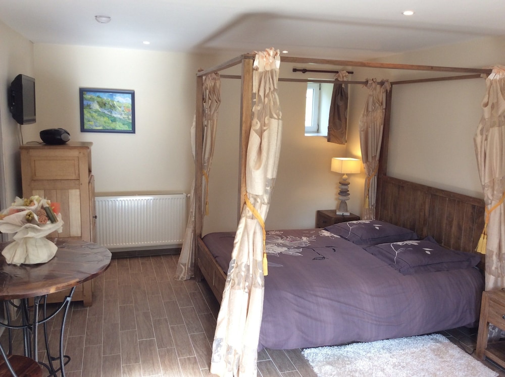 Superior Room, 1 Queen Bed photo 1