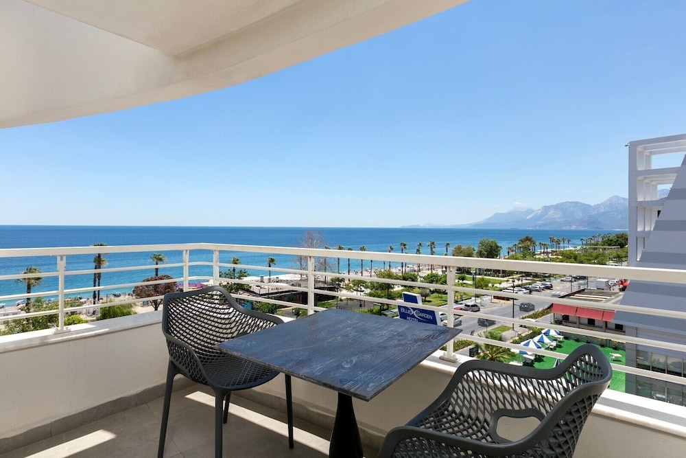 Deluxe Room with Sea View