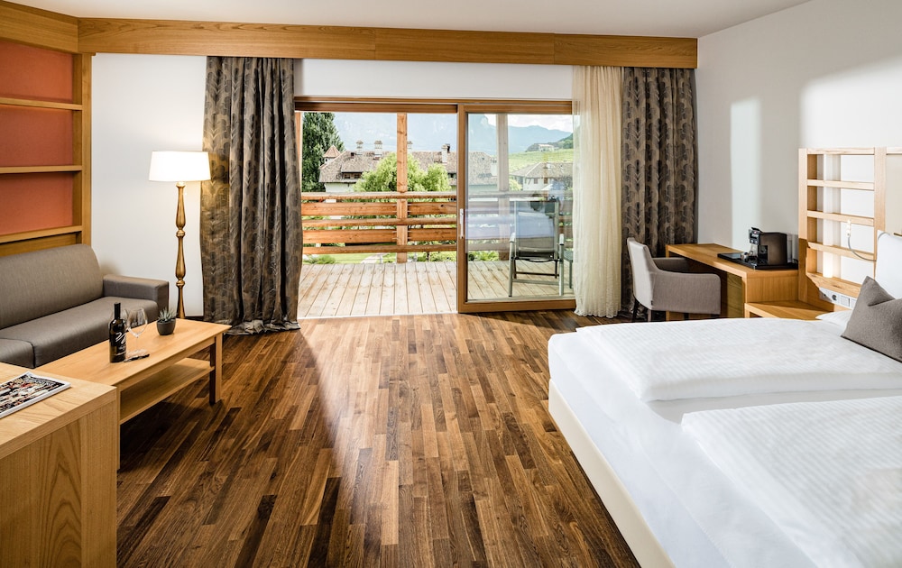 Deluxe Double Room, Accessible photo 1