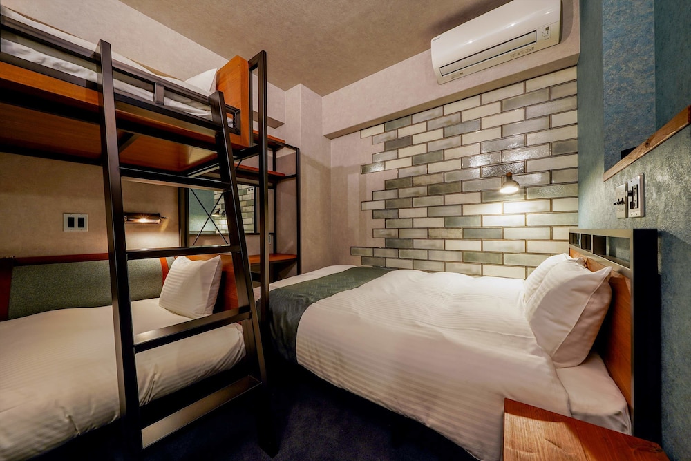 Bunk Bed with 1 Double Bed- Greystone(Please see policies and room information before you book) - Photo 12