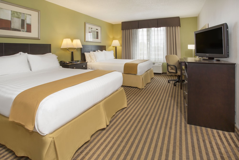 Standard Room, 2 Queen Beds - Photo 1