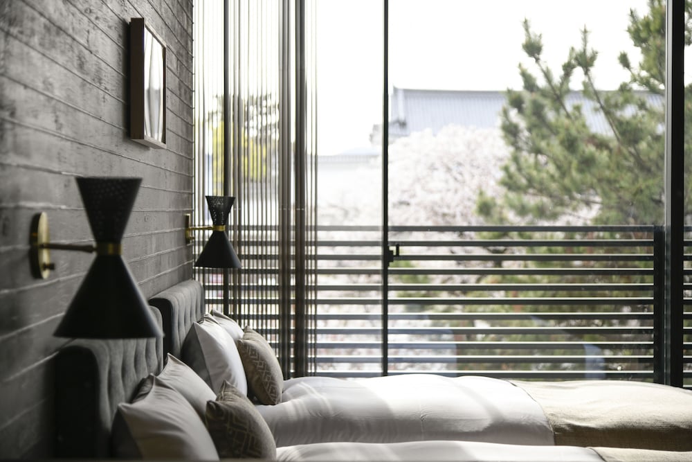 Deluxe Twin Room - Photo 13