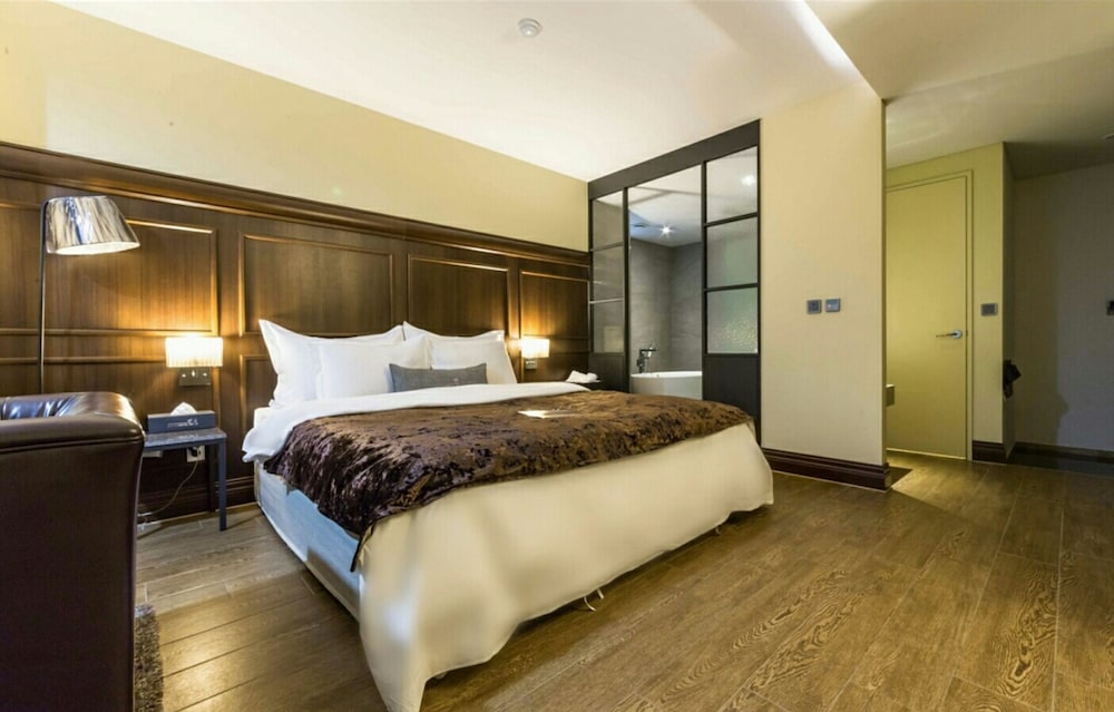 Premier Room