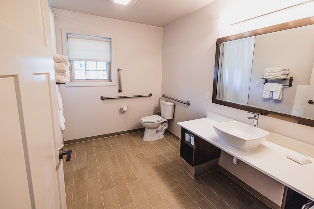 Cabin, 1 King Bed, Accessible photo 2