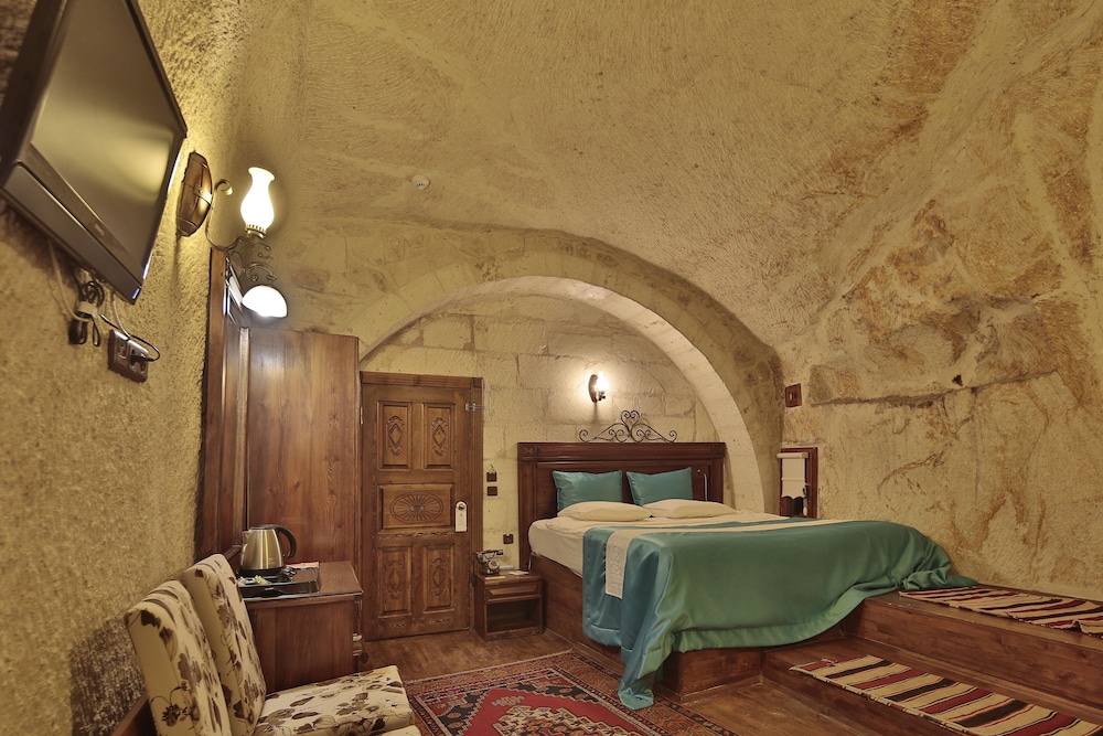 Deluxe Room - Photo 13